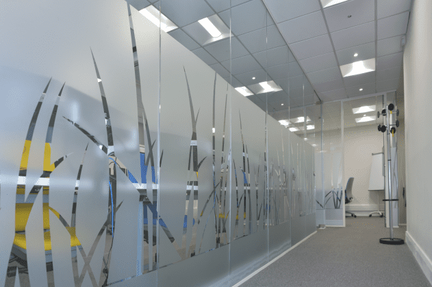 Glass partitions with glazed grass styling